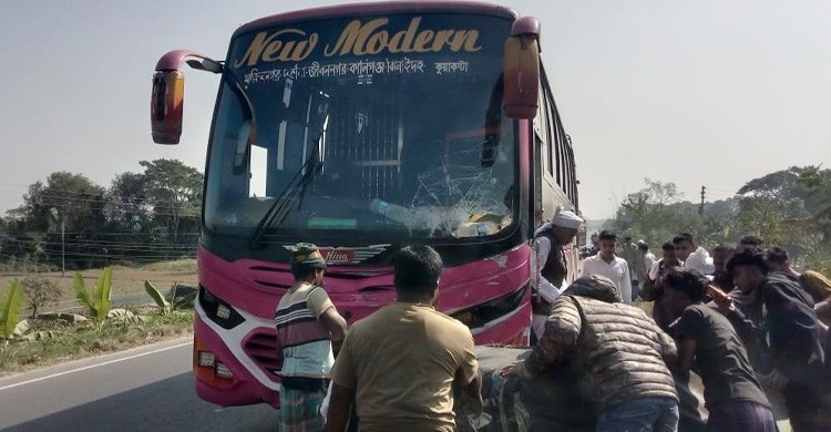 ভাঙ্গায় বাস-ইজিবাইক সংঘর্ষে মা-মেয়ে ও নাতিসহ নিহত ৪
