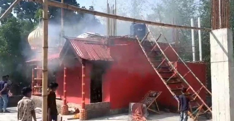 কুষ্টিয়ায় কোরআন অবমাননার দায়ে কথিত পীরকে কুপিয়ে হত্যা, দরবারে ভাঙচুর-আগুন
