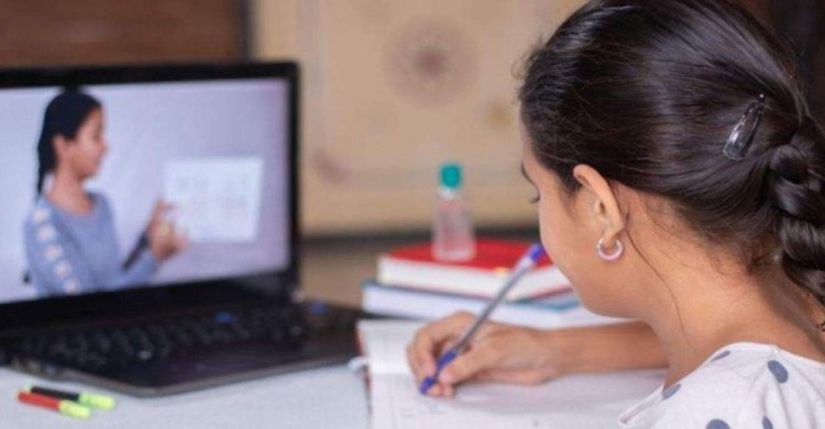 শিক্ষাপ্রতিষ্ঠানে আবারও চালু হচ্ছে অনলাইন ক্লাস, কমছে সাপ্তাহিক ছুটি