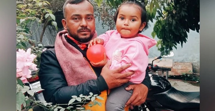 বজ্রপাতে কোল থেকে ছিটকে গেলো শিশুসন্তান, প্রাণ গেলো বাবার