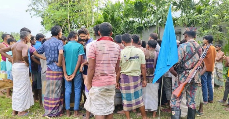 লালমনিরহাটে কৃষকদের ধাওয়ায় অস্ত্র-ওয়াকিটকি ফেলে পালাল বিএসএফ