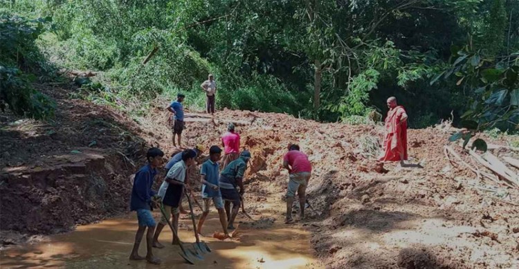 টানা বৃষ্টিতে শ্রীলঙ্কায় ভয়াবহ বন্যা ও ভূমিধসে নিহত ৭, বন্ধ সব শিক্ষাপ্রতিষ্ঠান