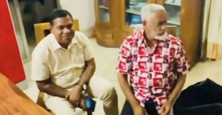 জামিন পাওয়া আওয়ামী লীগ নেতার বাসায় মিষ্টি নিয়ে গেলেন বিএনপি নেতা