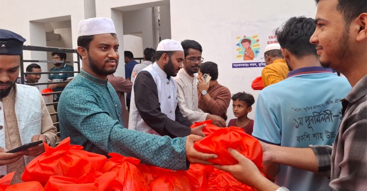 ​কুবিতে ছাত্রশিবিরের উদ্যোগে ইফতার বিতরণ কর্মসূচি