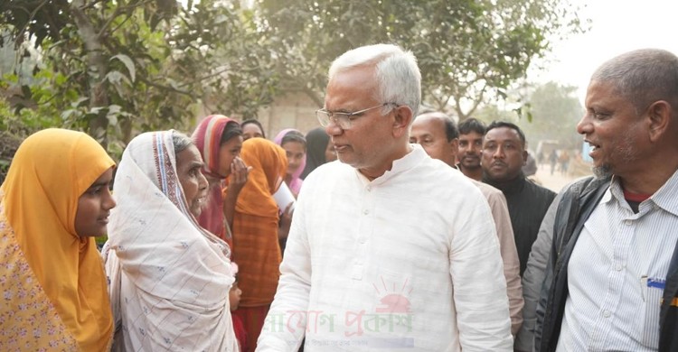 দিনাজপুর-৬ আসনে বিএনপির প্রার্থী ডা. জাহিদ হোসেনের প্রচারণায় মানবিক স্পর্শ