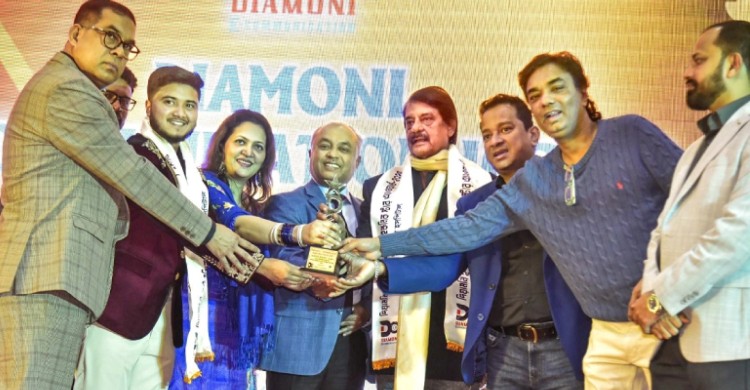 দেশাত্মবোধক গানে অবদান: একাধিক সম্মাননায় ভূষিত সারাব আজমান