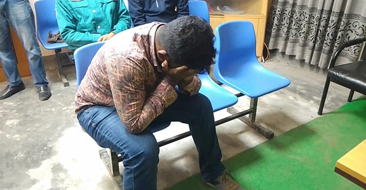 বেরোবি কেন্দ্রে প্রবেশকালে রাবির ‘এ’ ইউনিট ভর্তি পরীক্ষায় ডিভাইসসহ পরীক্ষার্থী আটক