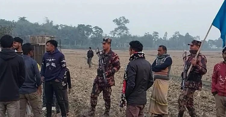 রাতের আঁধারে সীমান্তে বিএসএফের সড়ক নির্মাণের চেষ্টা, বিজিবির বাধায় বন্ধ