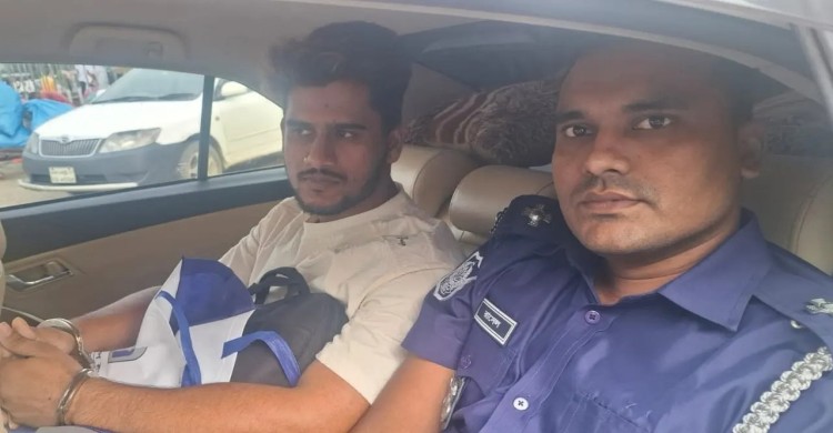 স্ত্রীকে হত্যার পর আত্মহত্যার নাটক সাজিয়ে পালাচ্ছিলেন বিদেশে, ধরা খেলেন ইমিগ্রেশনে