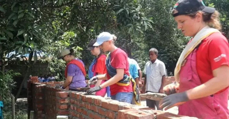 মানবতার টানে হাজারো কিলোমিটার পাড়ি, পঞ্চগড়ে ভবন নির্মাণে বিদেশি স্বেচ্ছাসেবীরা