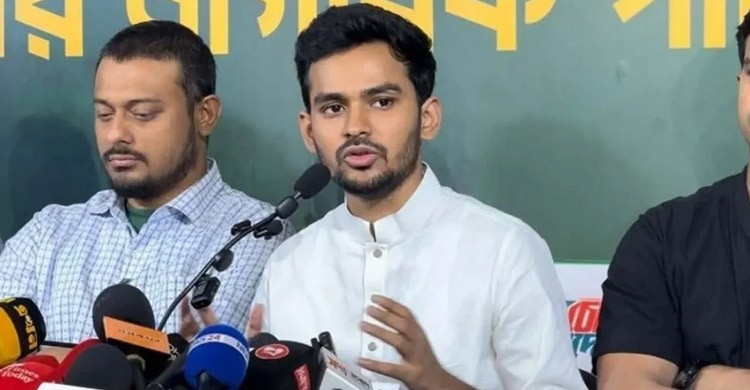 হাসিনার ১৭ বছরে গ্যাসের যা দাম বেড়েছিল, বিএনপির ৩ মাসে ততটা বেড়েছে: আসিফ মাহমুদ
