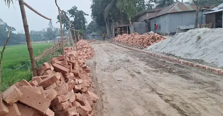 প্রধানমন্ত্রীর সফর ঘিরে রাস্তা বানানোর জন্য ভাড়া নেওয়া হয় ইট, ফেরত দেওয়া হয় পরে
