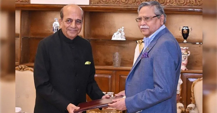 বঙ্গভবনে রাষ্ট্রপতির কাছে পরিচয় পেশ করলেন দীনেশ ত্রিবেদী