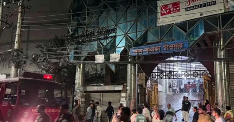 রাজধানীর কাঁটাবনের ১৪ তলা ভবনে ভয়াবহ আগুন, মারা গেছেন ২ জন