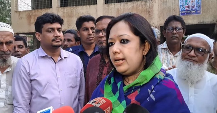শেখ হাসিনা দেশে ফিরবেন বলে ব্যক্তিগত ধারণা রুমিন ফারহানার