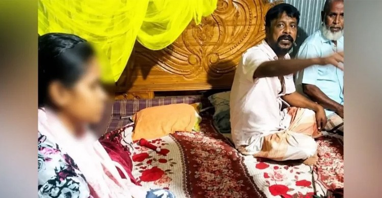 রাতে পরকীয়া প্রেমিকার বাড়িতে আপত্তিকর অবস্থায় বিএনপি নেতা আটক