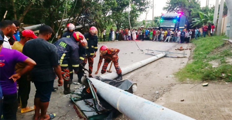 গাজীপুরে একসঙ্গে ভেঙে পড়ল ১৭টি বিদ্যুতের খুঁটি, স্কুলশিক্ষক নিহত