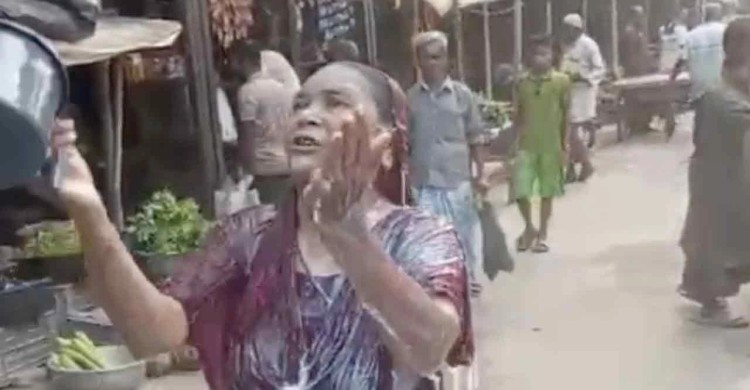 মেয়েকে স্বামীর কাছ থেকে ছাড়িয়ে দুধ দিয়ে গোসল, ভিডিও ভাইরাল