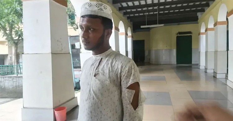 দাড়ি-টুপি থাকায় মুসলিম শিক্ষার্থীদের কলকাতায় ‘জঙ্গি’ বলে হেনস্তা