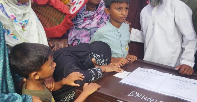 বাবার কফিন আঁকড়ে দুই শিশুর আহাজারি, ১৩ দিন পর বাড়ি ফিরল আশিকের মরদেহ
