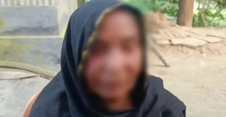 ধর্ষণের অভিযোগে ৭০ বছরের বৃদ্ধের বাড়িতে ৬২ বছরের বৃদ্ধার অনশন