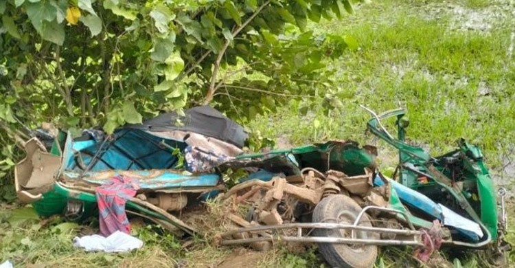 কালিয়াকৈরে সিএনজি-কাভার্ডভ্যান সংঘর্ষে নারীসহ নিহত ৩