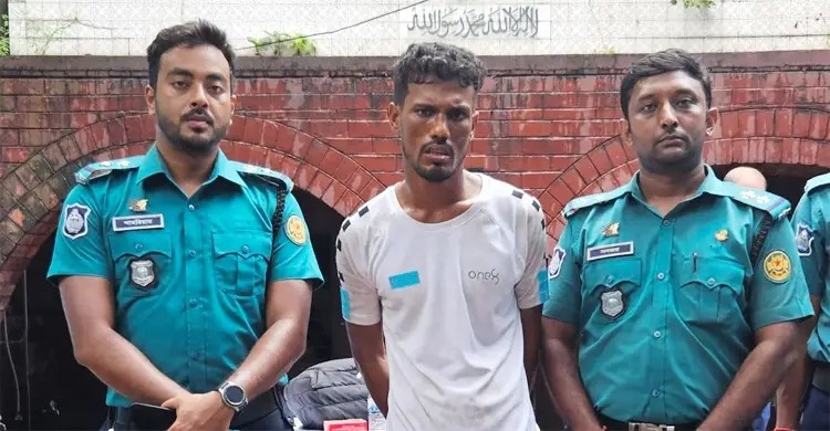 মোহাম্মদপুরে অস্ত্রসহ ‘রক্তচোষা জনি’ গ্রেফতার
