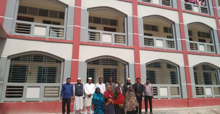 বরিশালে বজ্রপাতে দুই স্কুলে শিক্ষকসহ আহত ১৬ শিক্ষার্থী