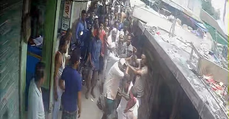 বৈশাখী চাঁদা না দেওয়ায় ব্যবসায়ীকে কুপিয়ে জখমের অভিযোগ মৎস্যজীবী দলের নেতার বিরুদ্ধে