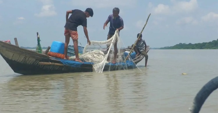 সমু‌দ্রে মাছ ধরতেও চাঁদা দাবির অভিযোগ বিএনপি নেতার বিরুদ্ধে
