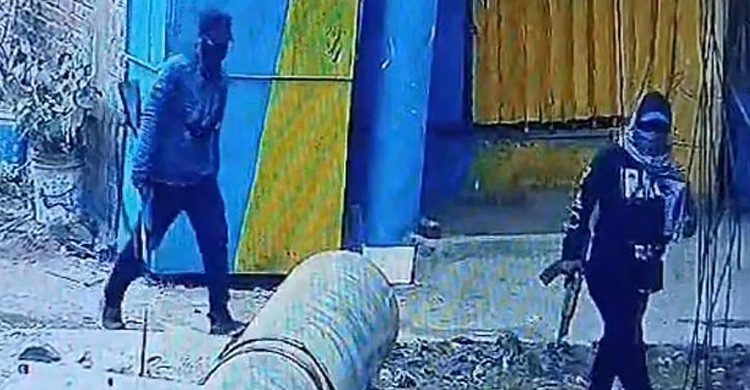 চট্টগ্রামে কোটি টাকা চাঁদা না পেয়ে পুলিশ পাহারায় থাকা ব‍্যবসায়ীর বাসায় গুলি