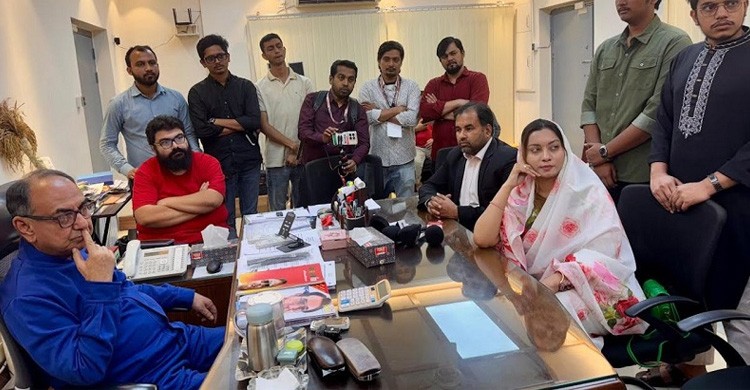 চা-এর দাওয়াত পেয়ে মির্জা আব্বাসের বাসায় মেঘনা আলম