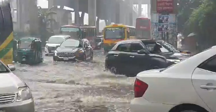 ঢাকাসহ ৫ বিভাগে অতিভারী বৃষ্টির সতর্কতা, জলাবদ্ধতায় বাড়ছে নগরবাসীর দুর্ভোগ