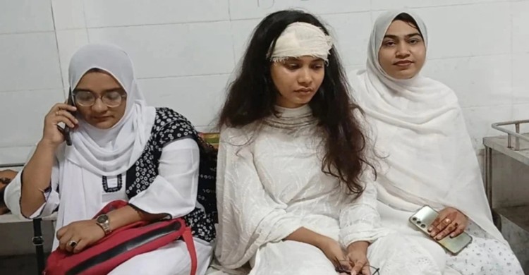 গোপালগঞ্জে আদালতে নারী আইনজীবীর মাথা ফাটালেন বিচারক