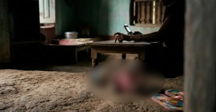 পরকীয়া প্রেমিকের সঙ্গে কথা বলার সময় কান্না, রাগে ৩ বছরের ছেলেকে হত্যা