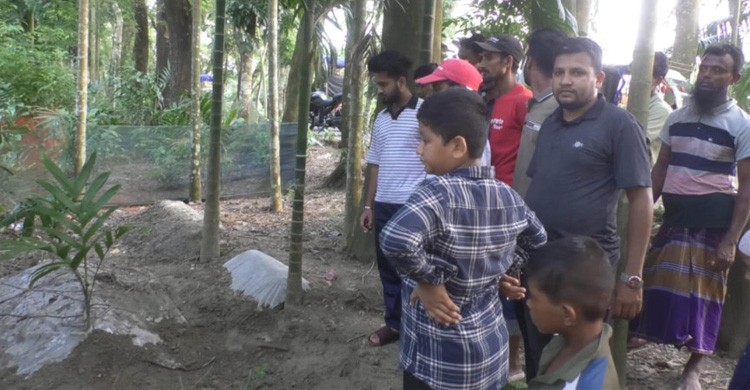 স্বপ্নে ‘জীবিত’ দেখার পর ১৮ দিন পর কবর খুঁড়লেন স্বজনরা, যা মিলল ভেতরে