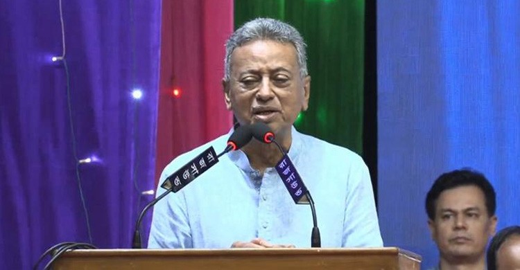 অতিরিক্ত তেল নিয়ে কিছু কালোবাজারি সরকারের ভাবমূর্তি নষ্ট করছে: আমির খসরু