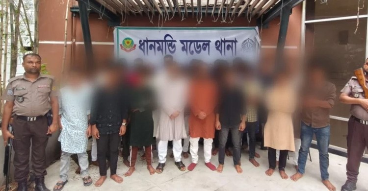 রাজধানীতে ঝটিকা মিছিলের চেষ্টা, আওয়ামী লীগের ৩২ নেতাকর্মী গ্রেপ্তার