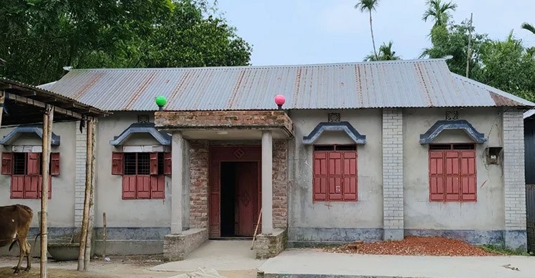 দরিদ্রের ত্রাণের টিনে ভাগ বসালেন বিত্তশালী বিএনপি নেতা, সমালোচনার মুখে ফেরত