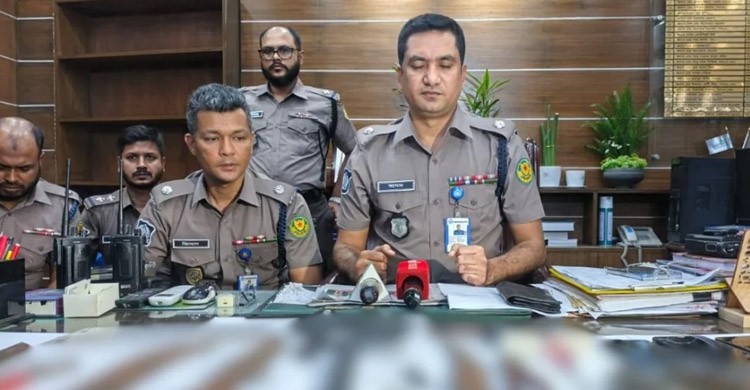 থানায় গিয়ে এসপি জানালেন তিনিও ছিনতাইয়ের শিকার
